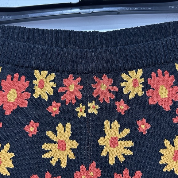 NWT Current Air Anthropologie Women's Size Small Knit Floral Shorts Black Yellow - Picture 4 of 9
